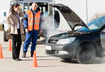 pWomanCarTrouble Depositphotos 13604001 m